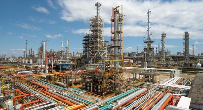 Europa se prepara para paradas em refinarias de petróleo em meio a oferta apertada