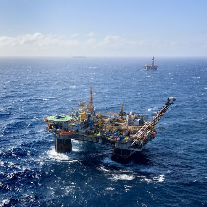 Opep quer cortar produção para valorizar petróleo