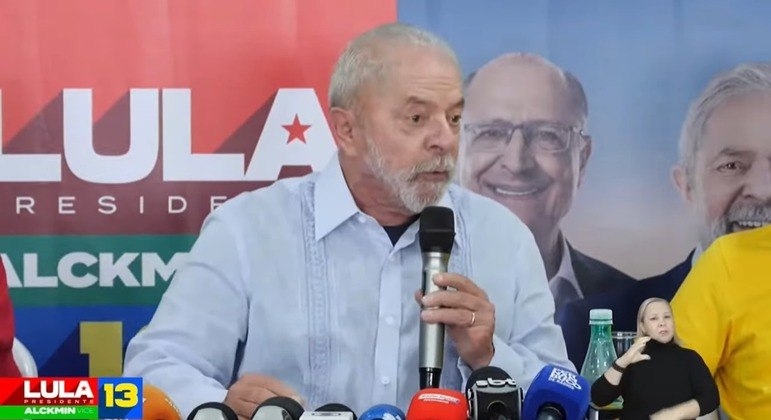 Lula promete autossuficiência em refino de petróleo