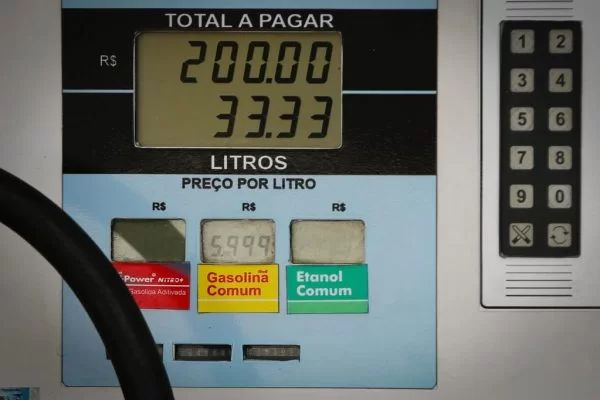Defasados, preços de gasolina e diesel devem ser mantidos