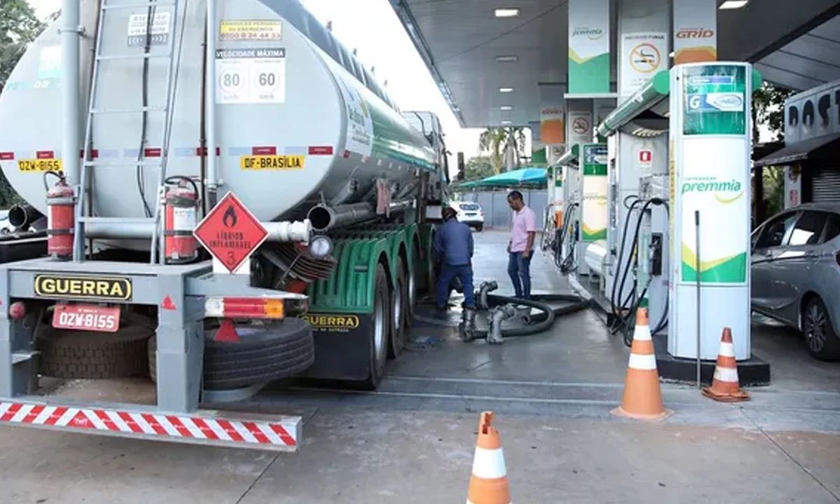 Preço do diesel nos postos do Brasil recua mais de 2% em outubro, diz Ticket Log