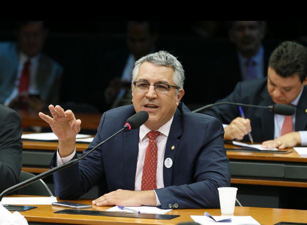 Padilha: governo não discute estender desoneração de combustíveis