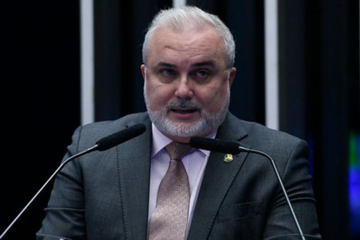 Preço de combustível é assunto de governo, afirma presidente da Petrobras