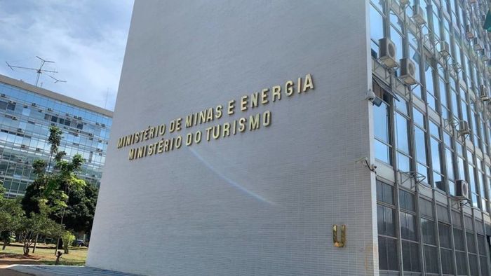 Fortalecido, Alexandre Silveira tenta destravar nomeações no MME 