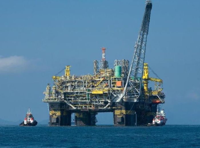 Petróleo cai 3% enquanto riscos de alta inflação trazem preocupações com a demanda
