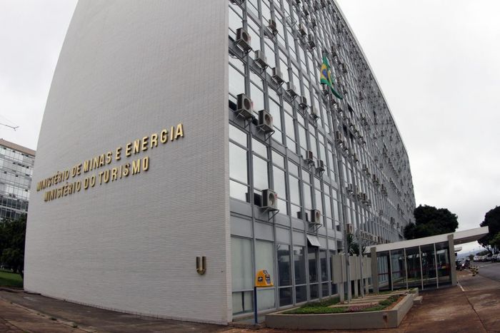 A caminho de reunião que decidirá sobre mistura de biodiesel, CNPE tem nova composição 