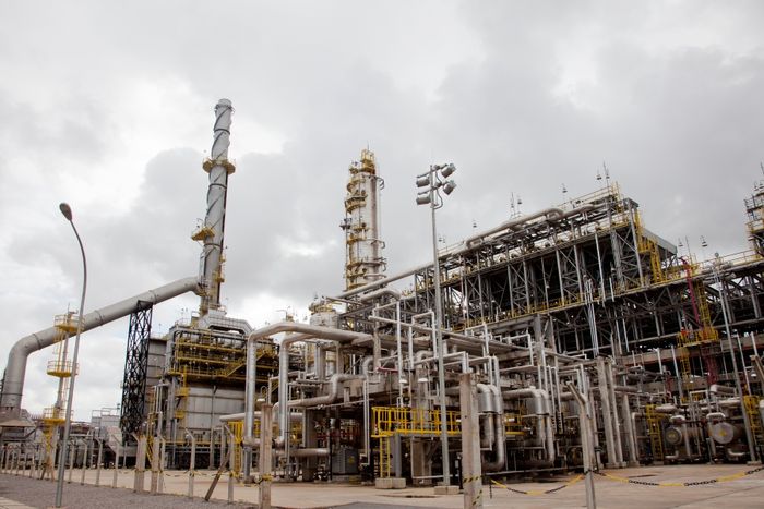 Petrobras vai concluir Abreu e Lima e investir em coprocessamento
