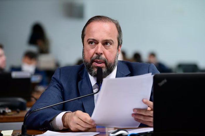 Alexandre Silveira defende autossuficiência do Brasil em gasolina e diesel