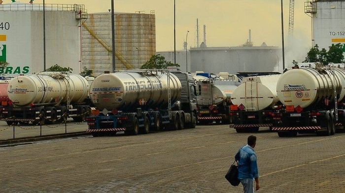Diesel cai 2,4% nos postos do Brasil em abril, aponta Ticket Log