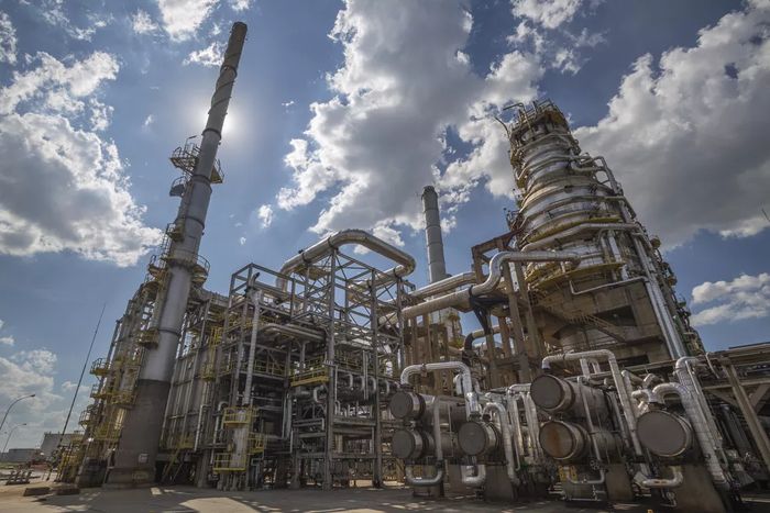Governo estuda a autossuficiência em derivados de petróleo