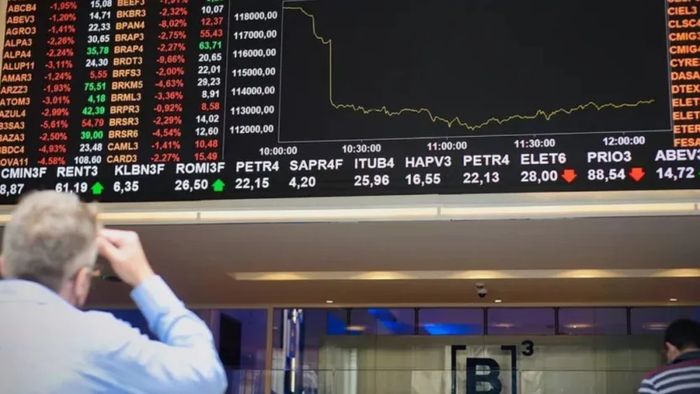 Petróleo cai com pausa nas negociações da dívida dos EUA e alerta para inflação alta