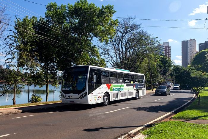 Ônibus movido 100% a biometano começa a circular nas ruas de Londrina (PR)