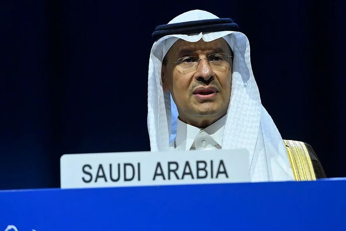 Traders de petróleo “desafiam” anúncio saudita de corte na produção – e preços se mantêm