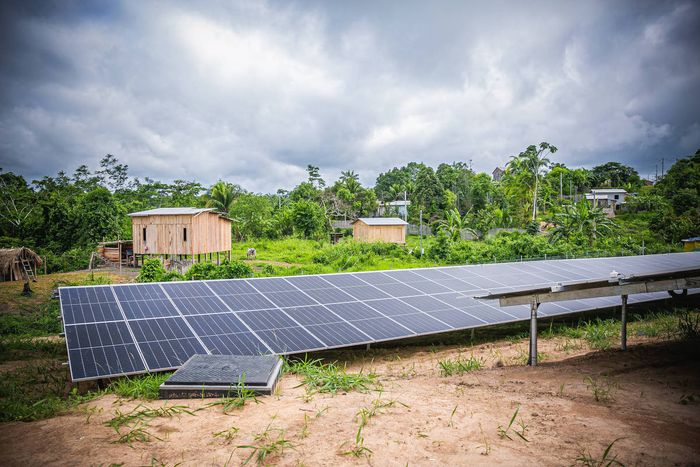 Troca de diesel por solar em comunidades amazônicas exige instalar ao menos 3 milhões de painéis até 2030