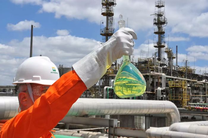 Petrobras vai investir até 15% mais em biocombustíveis e hidrogênio verde, diz executiva