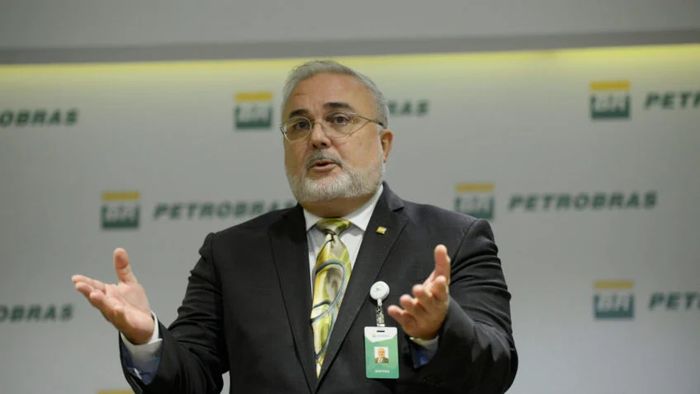Presidente da Petrobras rebate ministro sobre reajuste de preços de combustíveis