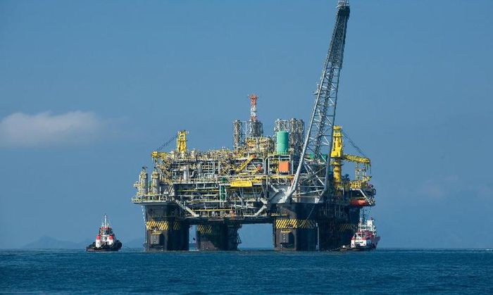 Produção de petróleo deve continuar pelas próximas quatro décadas, diz diretor da Petrobras