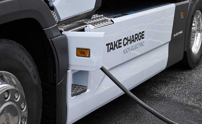 Scania revela nova bateria de alta durabilidade para caminhões elétricos 