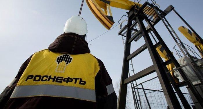 Petróleo sobe para maior nível em mais de sete meses diante de preocupações com oferta