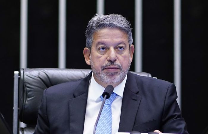 Lira quer aprovar novo ICMS dos combustíveis ainda esta semana