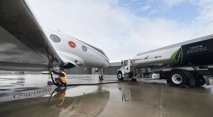 Empresa americana realiza primeiro voo transatlântico do mundo com combustível 100% sustentável