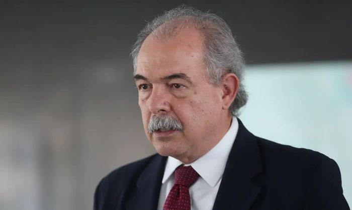 Brasil precisa migrar para ônibus elétrico, defende Mercadante