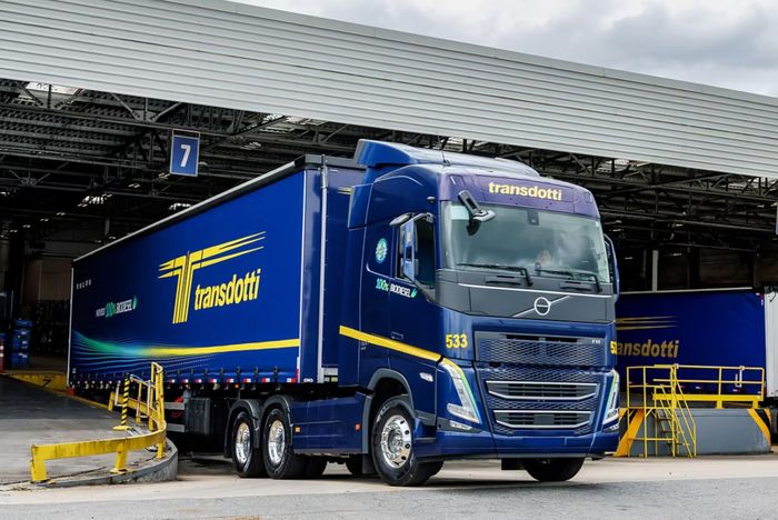 Volvo vai passar a transportar peças entre SP e PR usando caminhões 100% biodiesel 