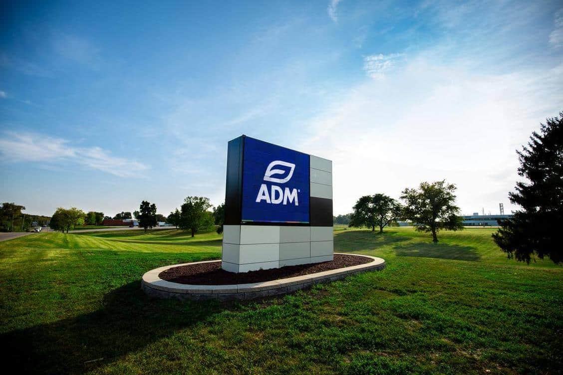 Lucro da ADM sobe para US$ 908 mi no 2º trimestre e empresa eleva guidance para 2026
