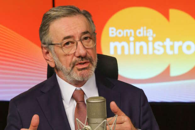 Ministro defende imposto sobre petróleo enquanto Justiça suspende cobrança