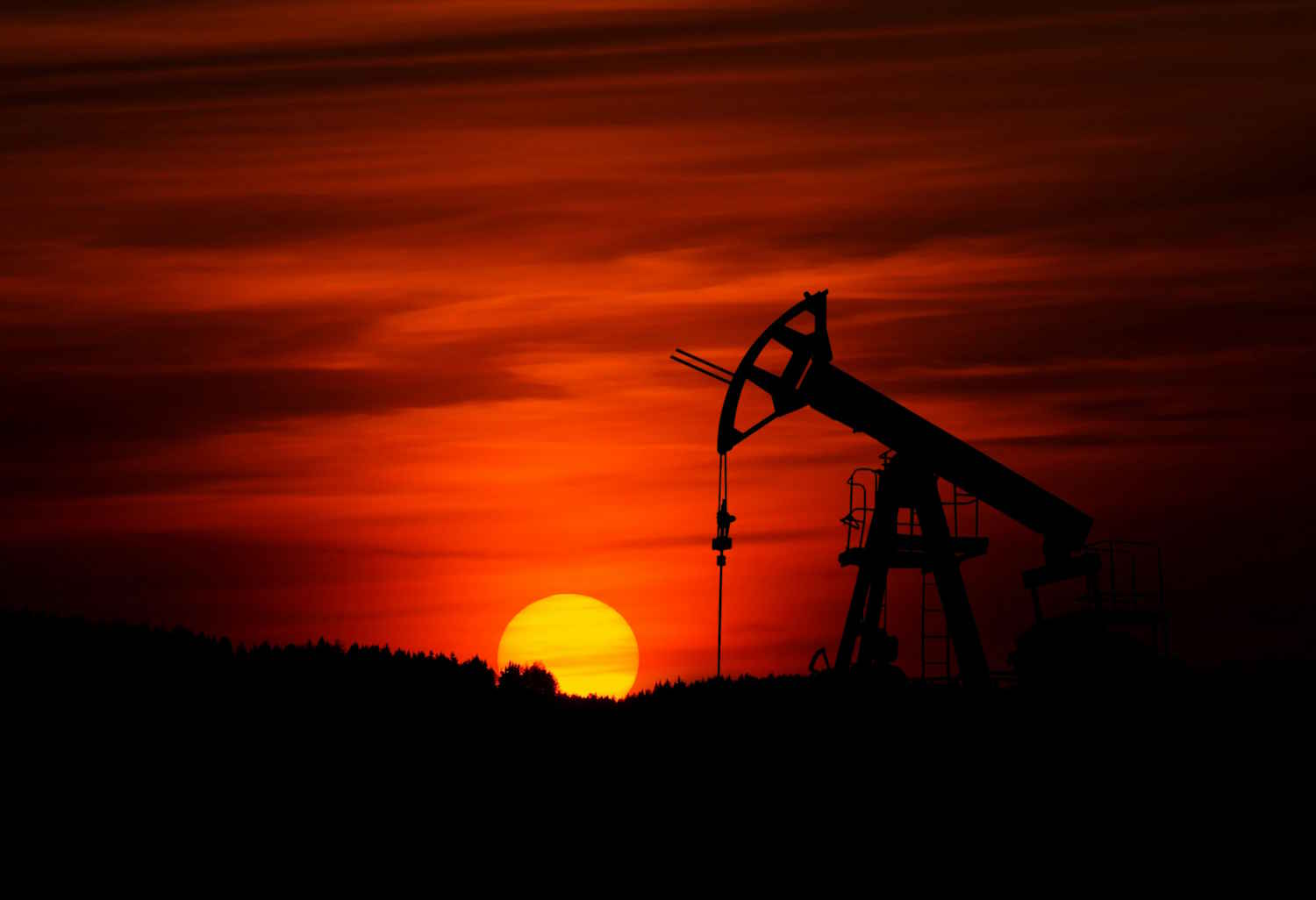 Petróleo tem alta de mais de US$ 4 por barril com retomada de confrontos entre EUA e Irã