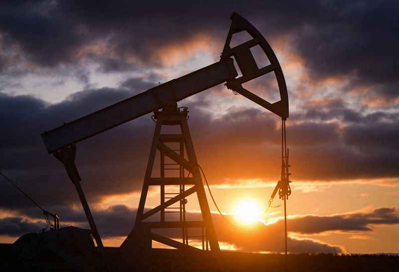 Petróleo volta a US$ 100 pela primeira vez desde julho com conflito no Oriente