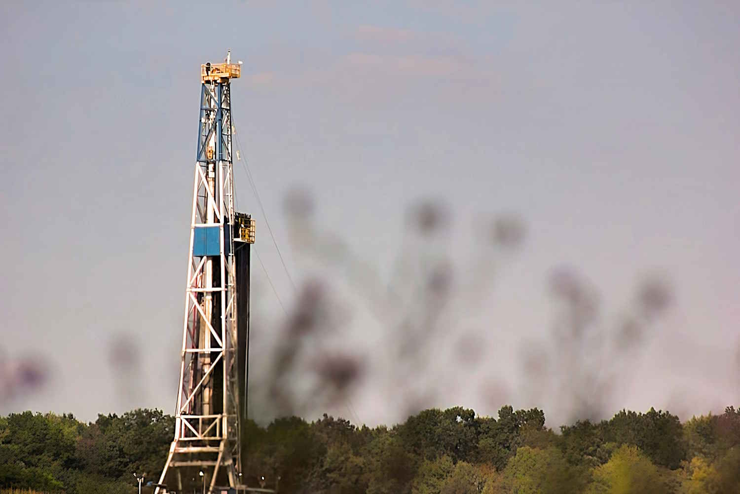Estoque de petróleo bruto dos EUA cai, enquanto o de combustíveis aumenta