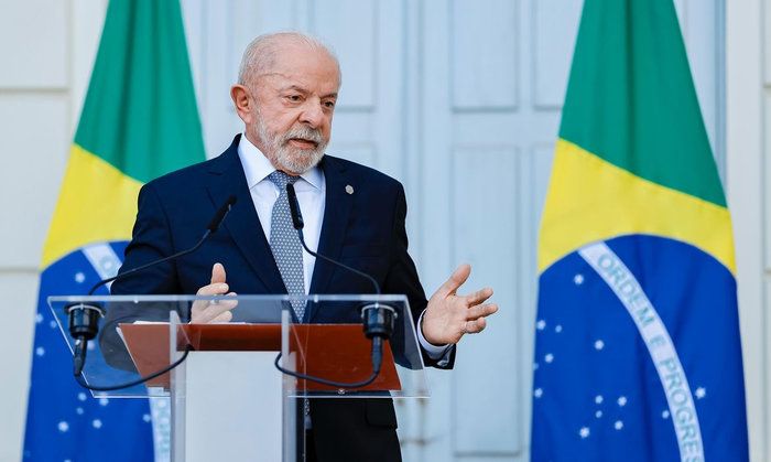 Lula diz que vai comprar distribuidora de combustíveis se for reeleito