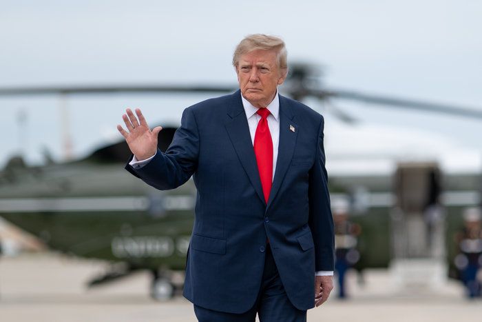 Trump defende alívio de sanções à Rússia e acusa Zelensky de prejudicar oferta de diesel