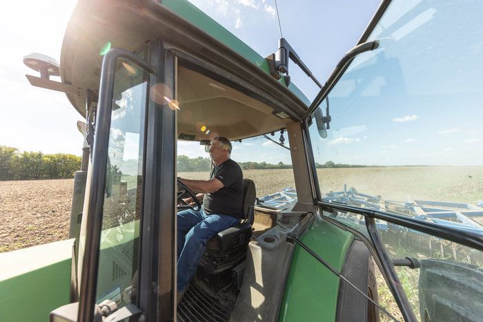 Trump anuncia US$ 8 bi para agricultores afetados por diesel caro