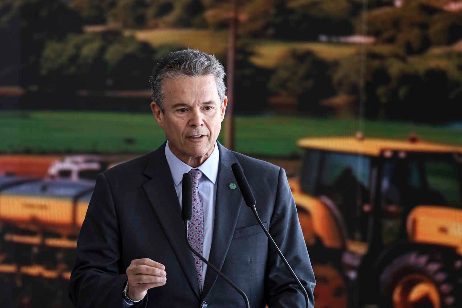 Risco de desabastecimento de fertilizantes no Brasil está afastado, diz ministro