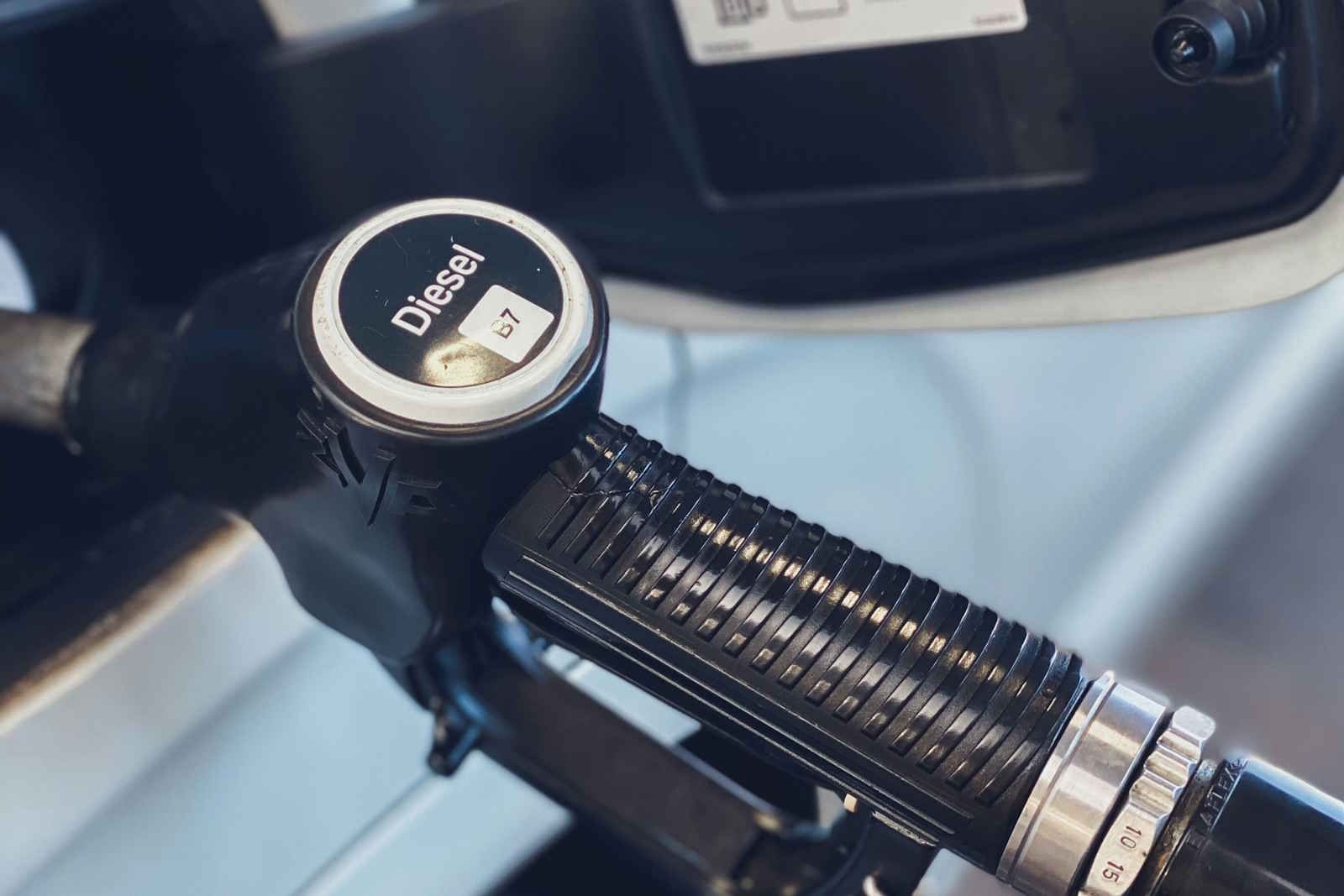 Risco de restrição pontual de diesel volta ao radar no Brasil diante de defasagem da Petrobras