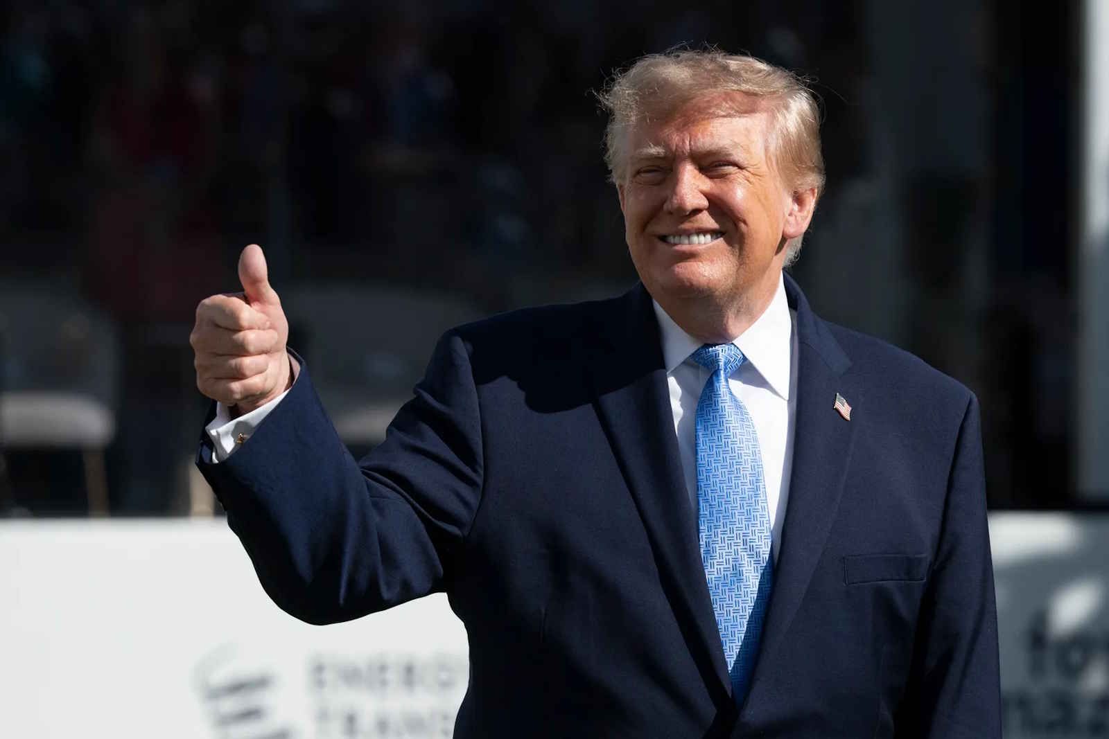 Trump tenta baixar preço dos combustíveis, mas falta combinar com os iranianos