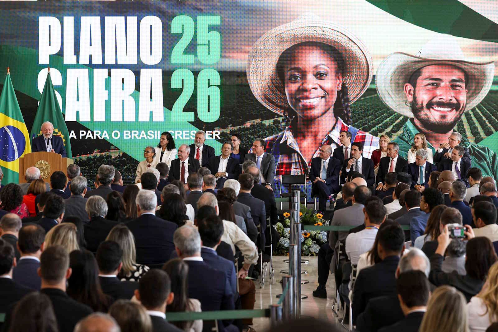 Agro e eleições: O que Flávio Bolsonaro e Lula propõem para o Plano Safra